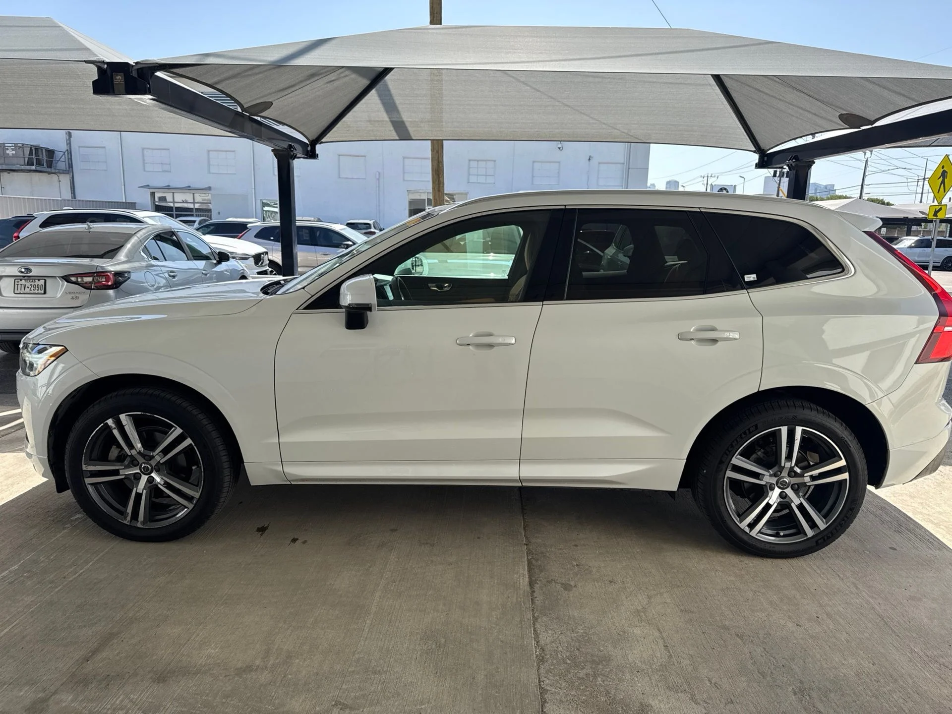 Used 2020 White Volvo T5 Momentum image 8