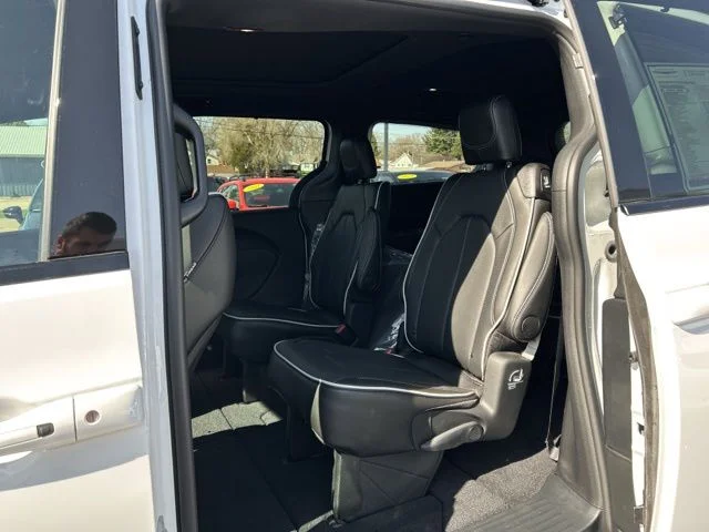 New 2026 Bright White Clearcoat Chrysler Limited image 19