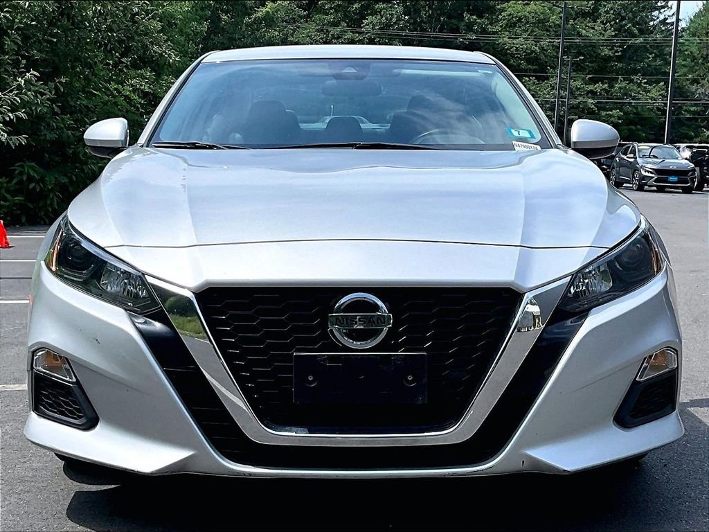 Used 2022 Silver Nissan 2.5 S image 2