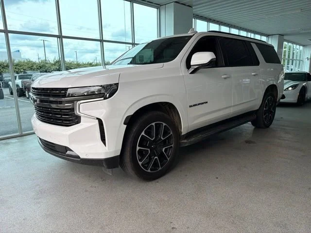 Used 2022 Summit White Chevrolet RST image 3
