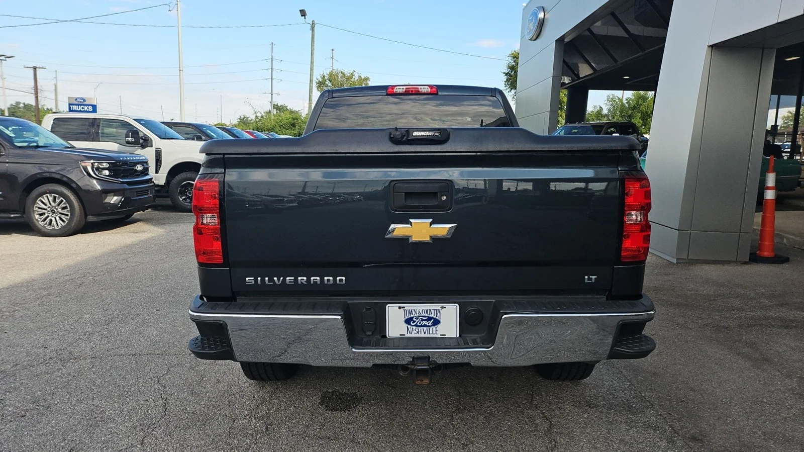 Used 2017 Graphite Metallic Chevrolet LT 4WD image 4