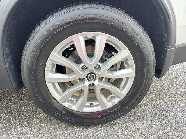 Used 2020 Silver Nissan SV image 32