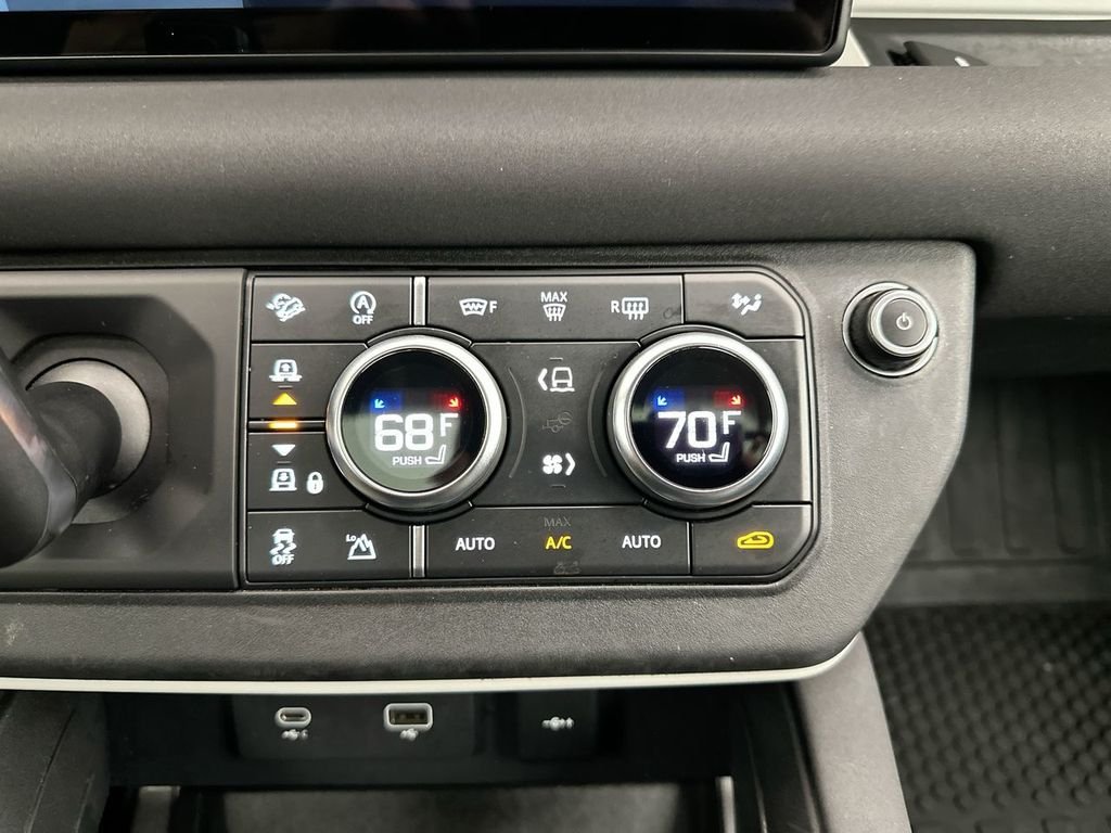 Used 2020 Santorini Black Metallic Land Rover S image 25