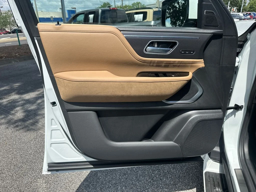 New 2027 RADIANT WHITE INFINITI Luxe 2WD image 10