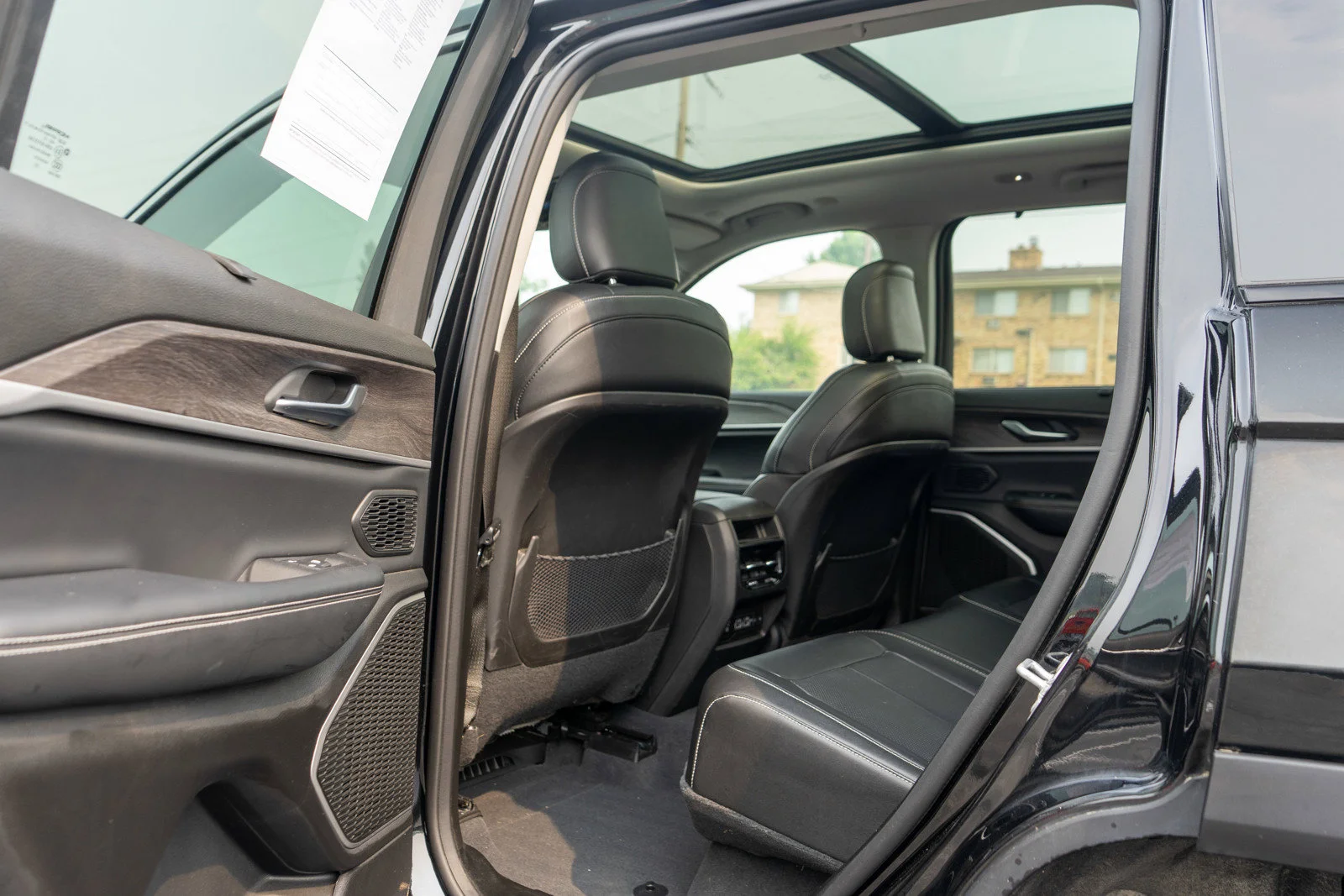 Used 2022 Diamond Black Crystal Pearlcoat Jeep 4xe image 31