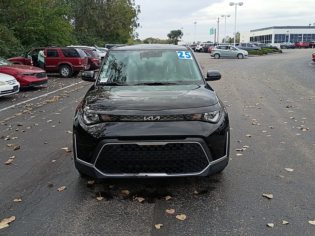 Used 2025 Fusion Black Kia LX image 8