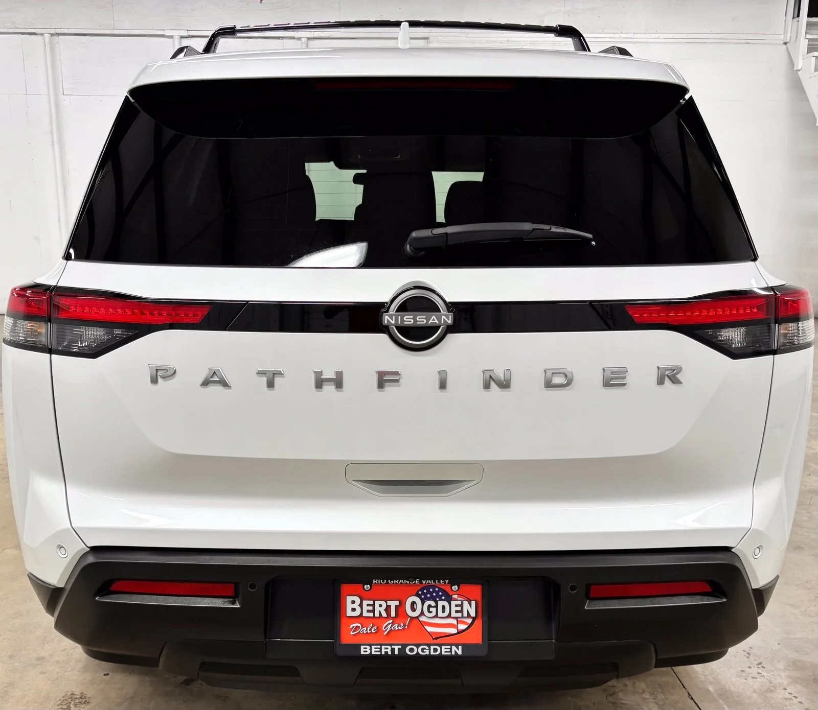 Used 2025 White Nissan SV image 5