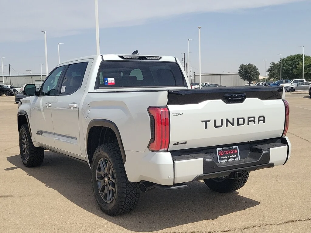 New 2026 Wind Chill Pear Toyota Platinum image 2