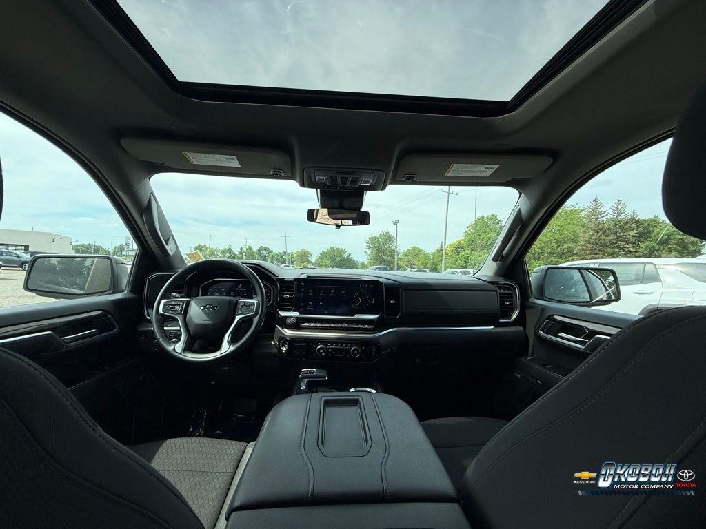 Used 2022 White Chevrolet RST image 18