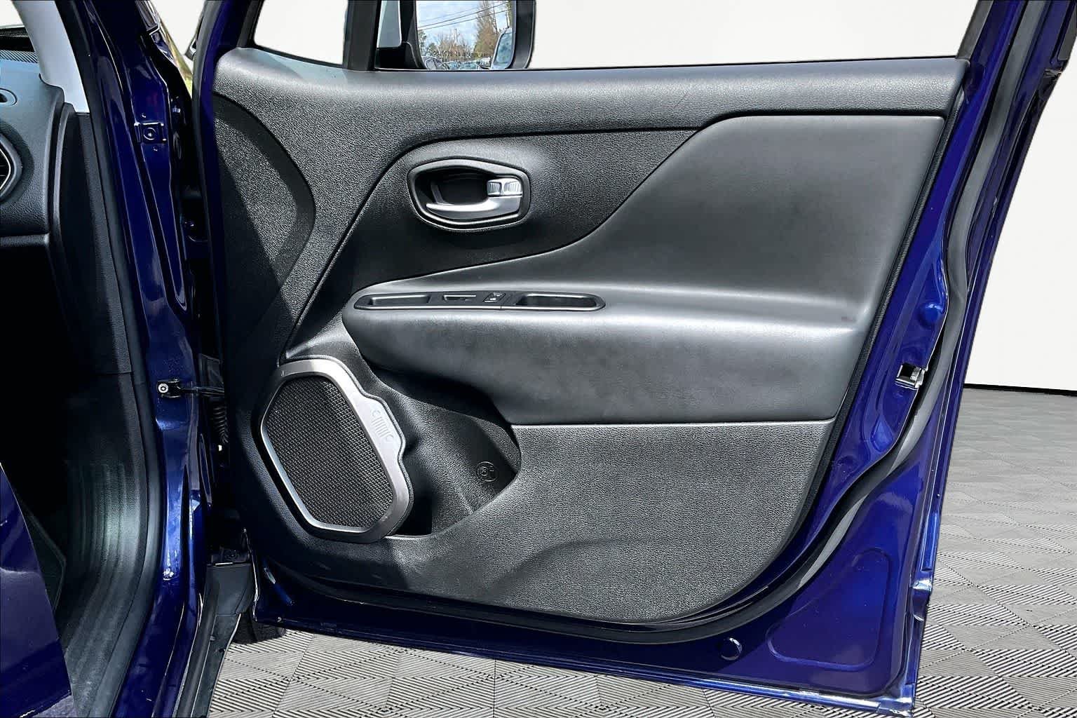Used 2018 Jetset Blue Jeep Limited image 23