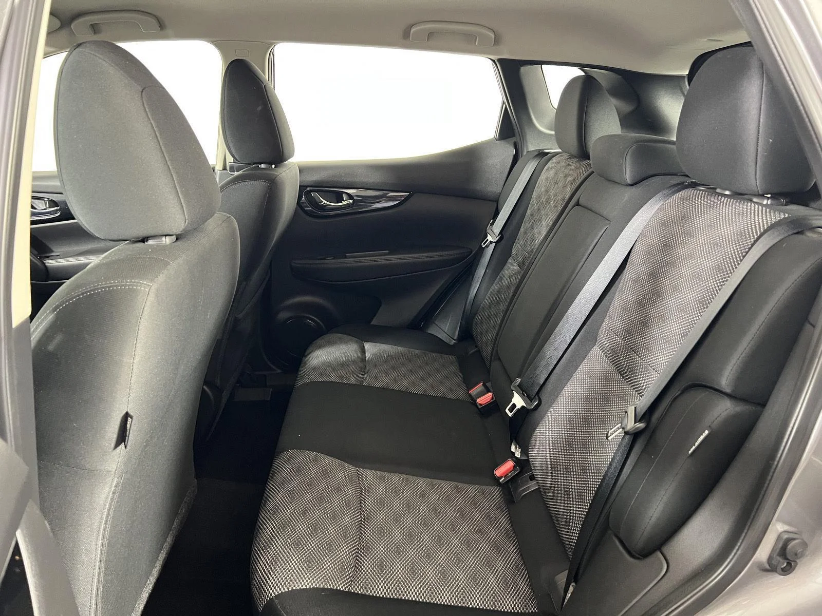 Used 2022 Gun Metallic Nissan SV image 25