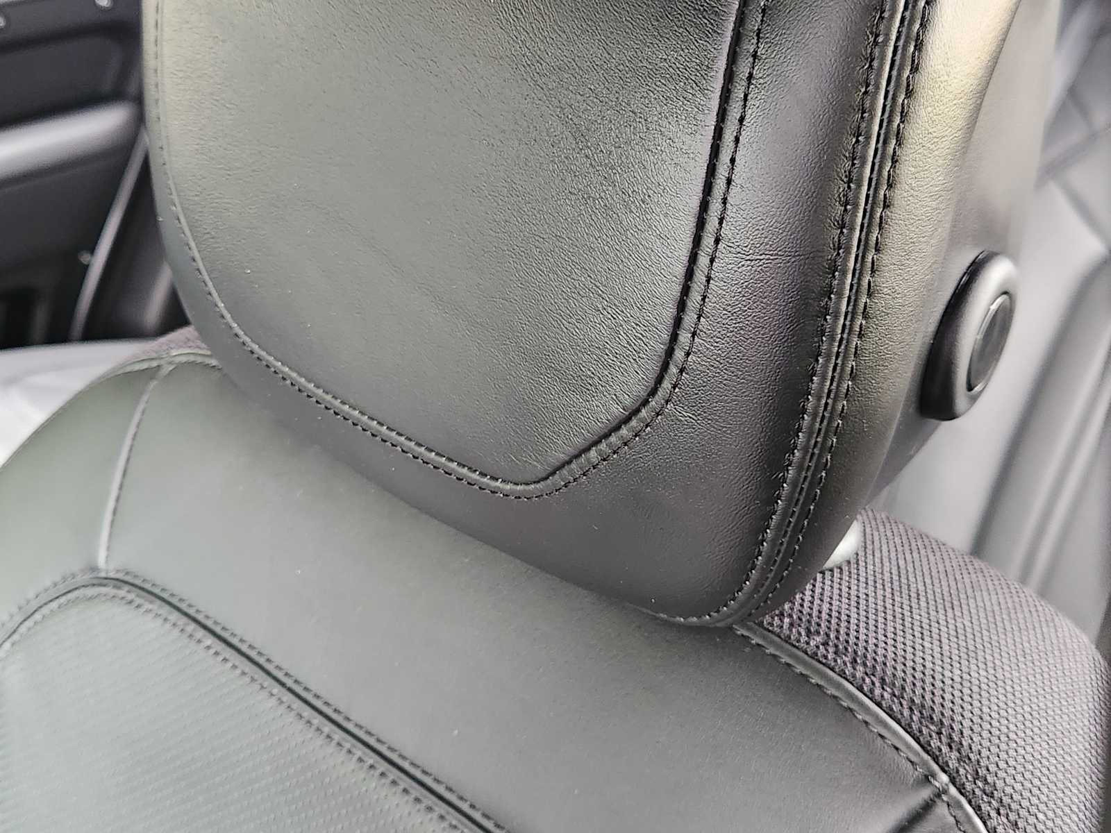 Used 2020 Eiger Grey Metallic Land Rover X image 22