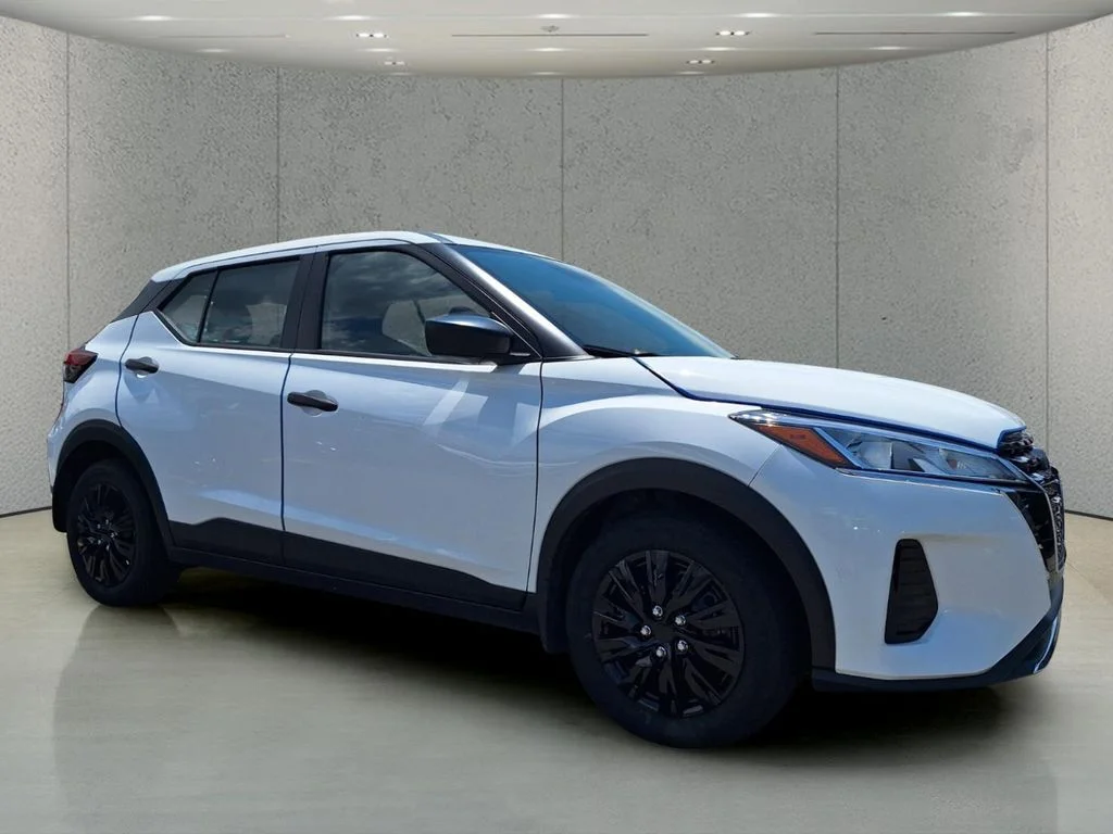 Used 2025 White Nissan S image 3