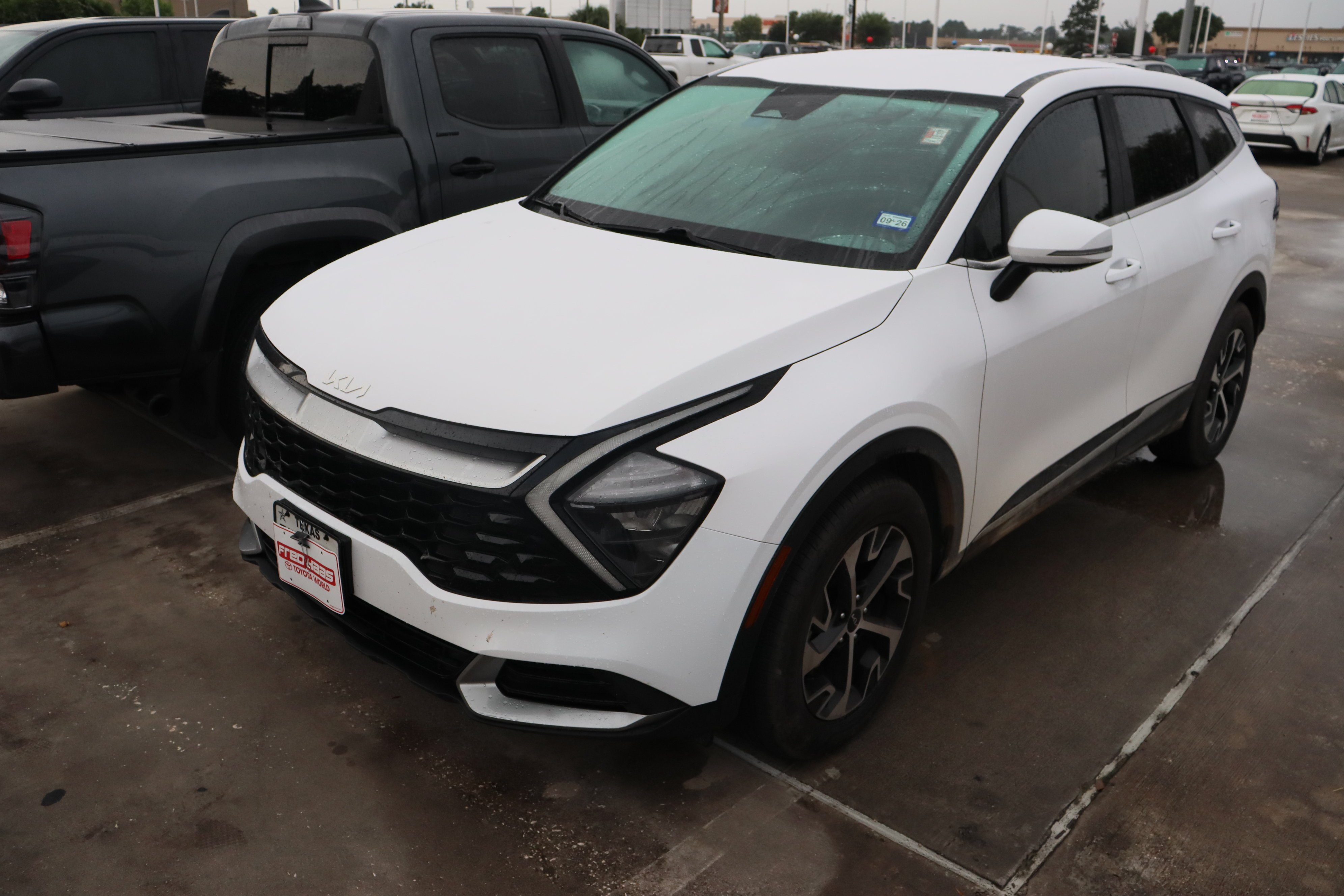 Used 2023 Glacial White Pearl Kia EX image 4
