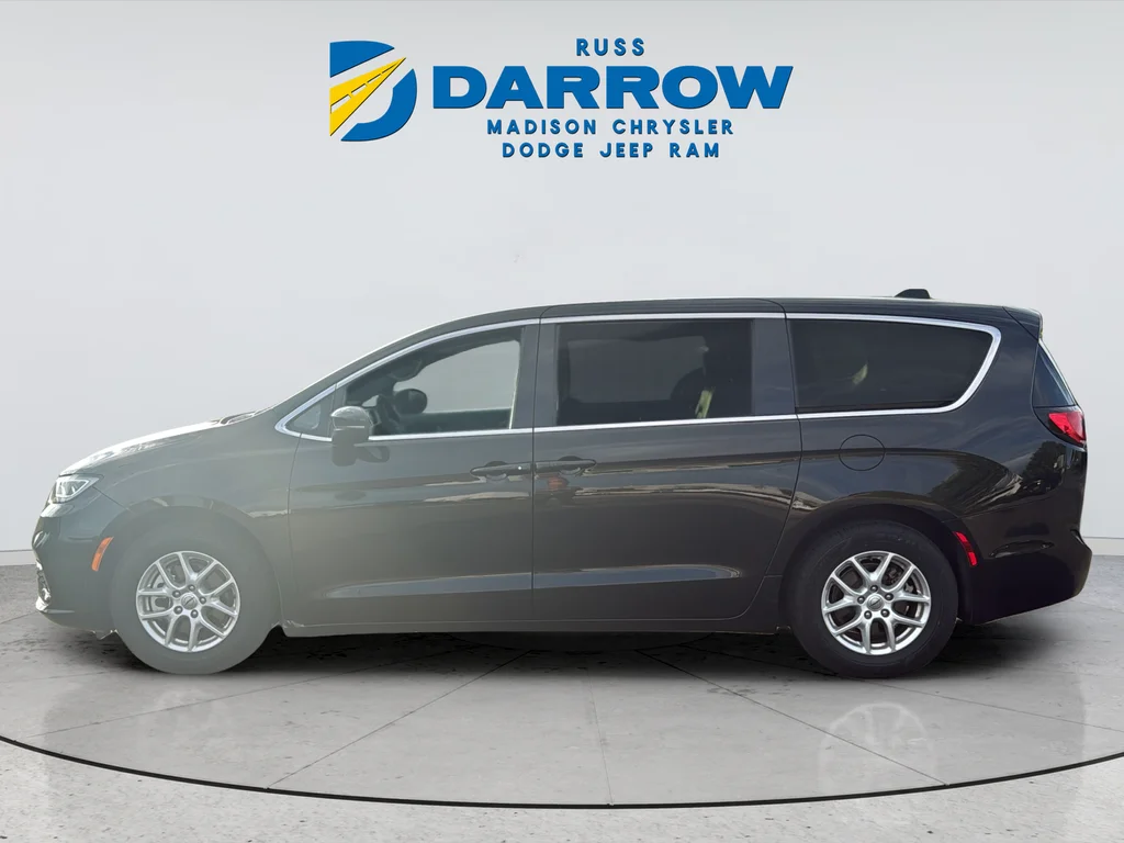 Used 2023 Black Chrysler Touring L image 2