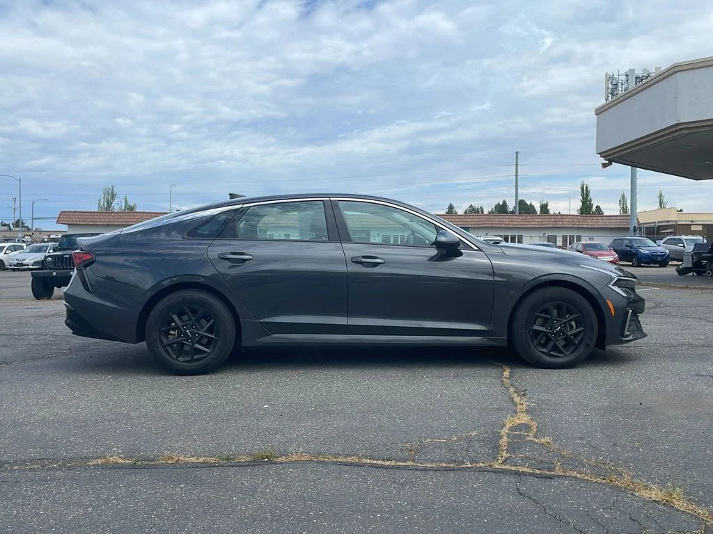 2025 Kia K5 LXS - Photo 8