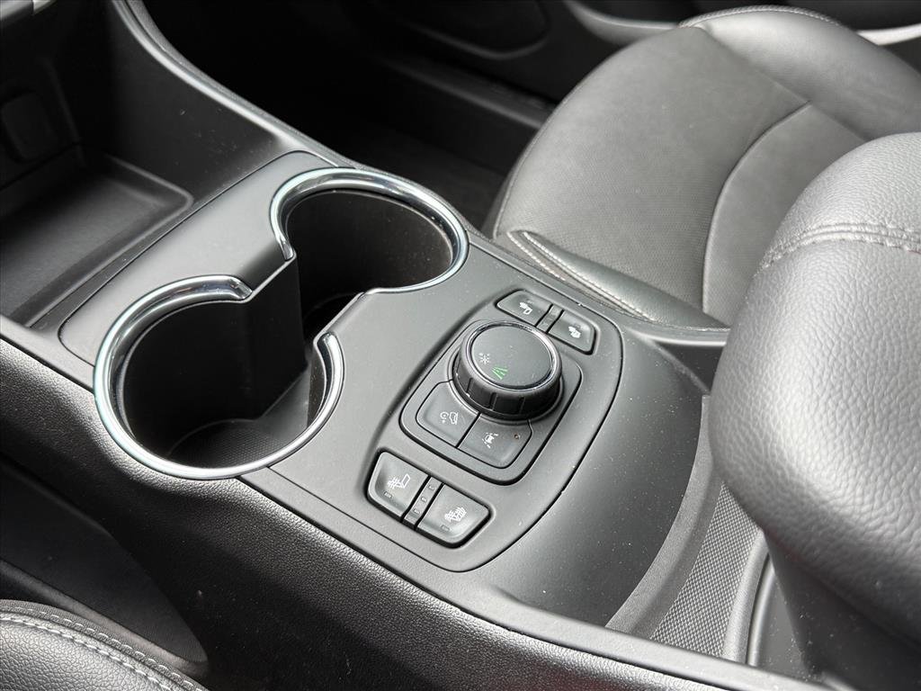 Used 2023 WHITE GMC SLT image 15