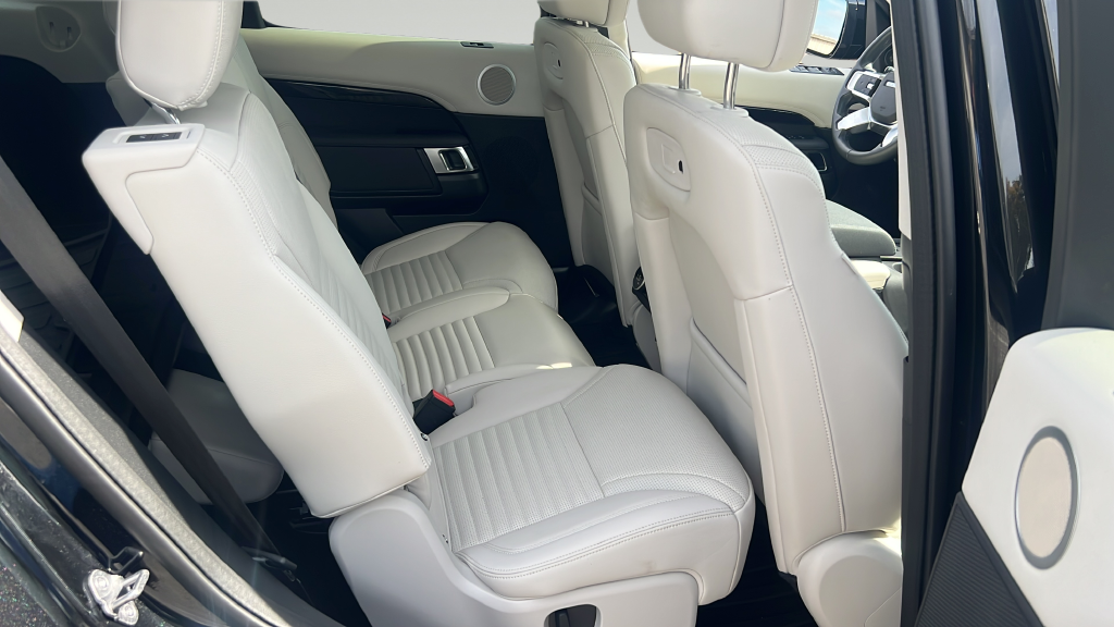 Used 2025 Black Land Rover S image 18