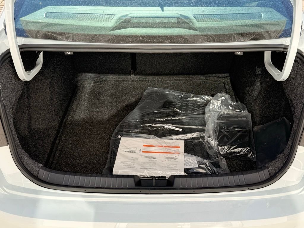 New 2026 Pure White W/Deep Black Roof Volkswagen 2.0T Autobahn image 7