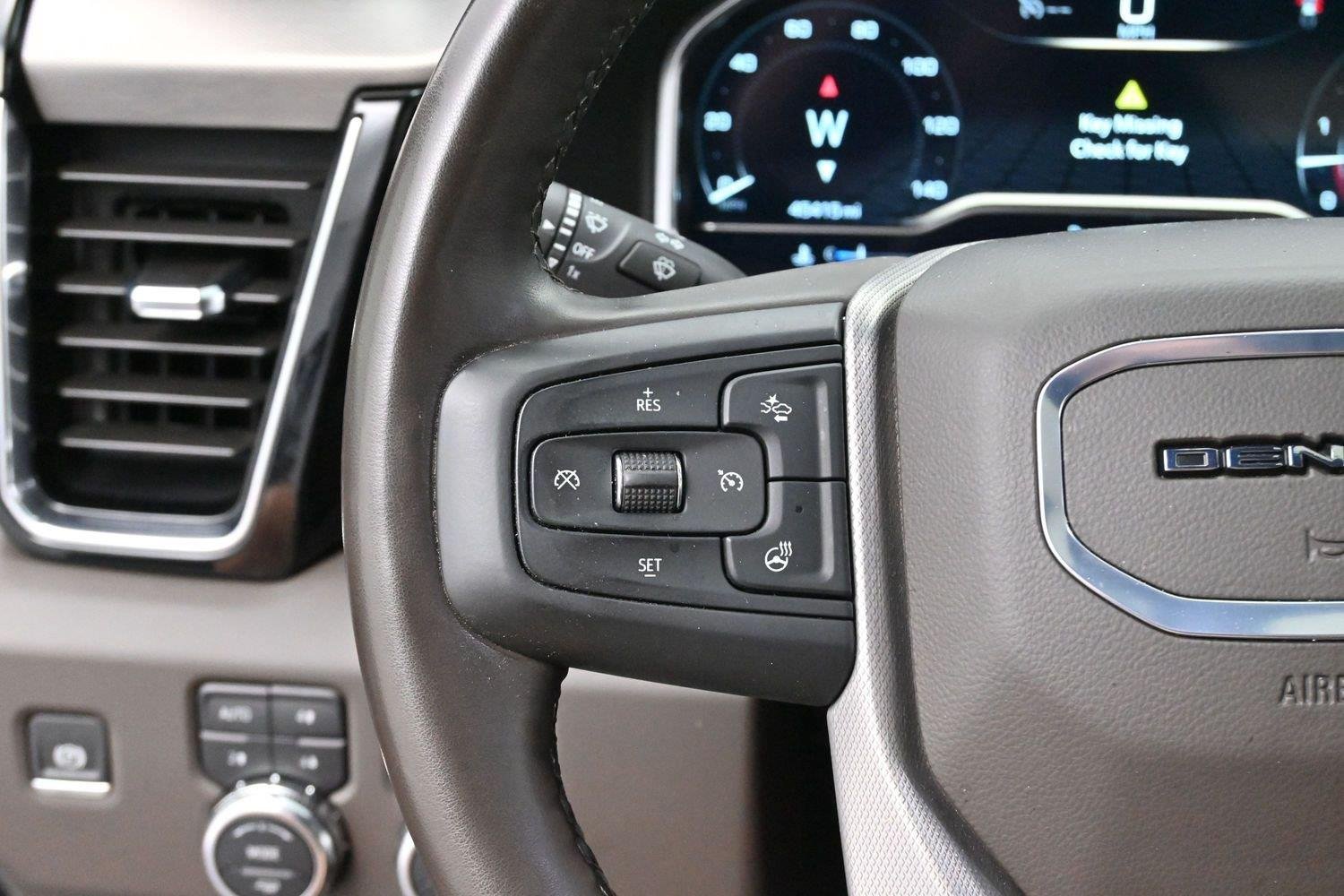 Used 2025 White Frost Tricoat GMC Denali image 17