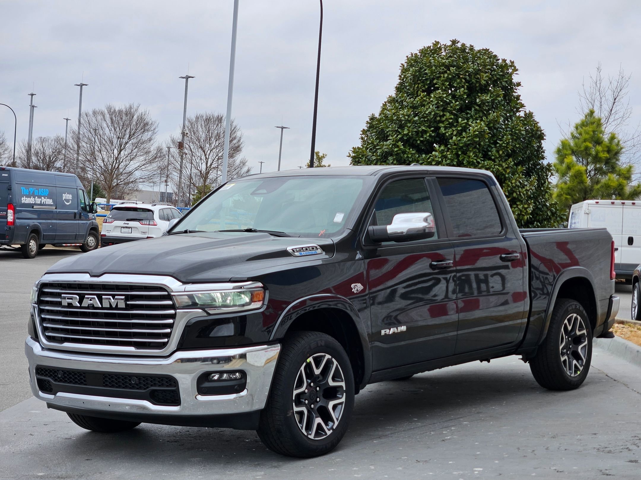New 2026 Diamond Black Crystal Pearl-Coat Exterior Paint RAM Laramie image 3