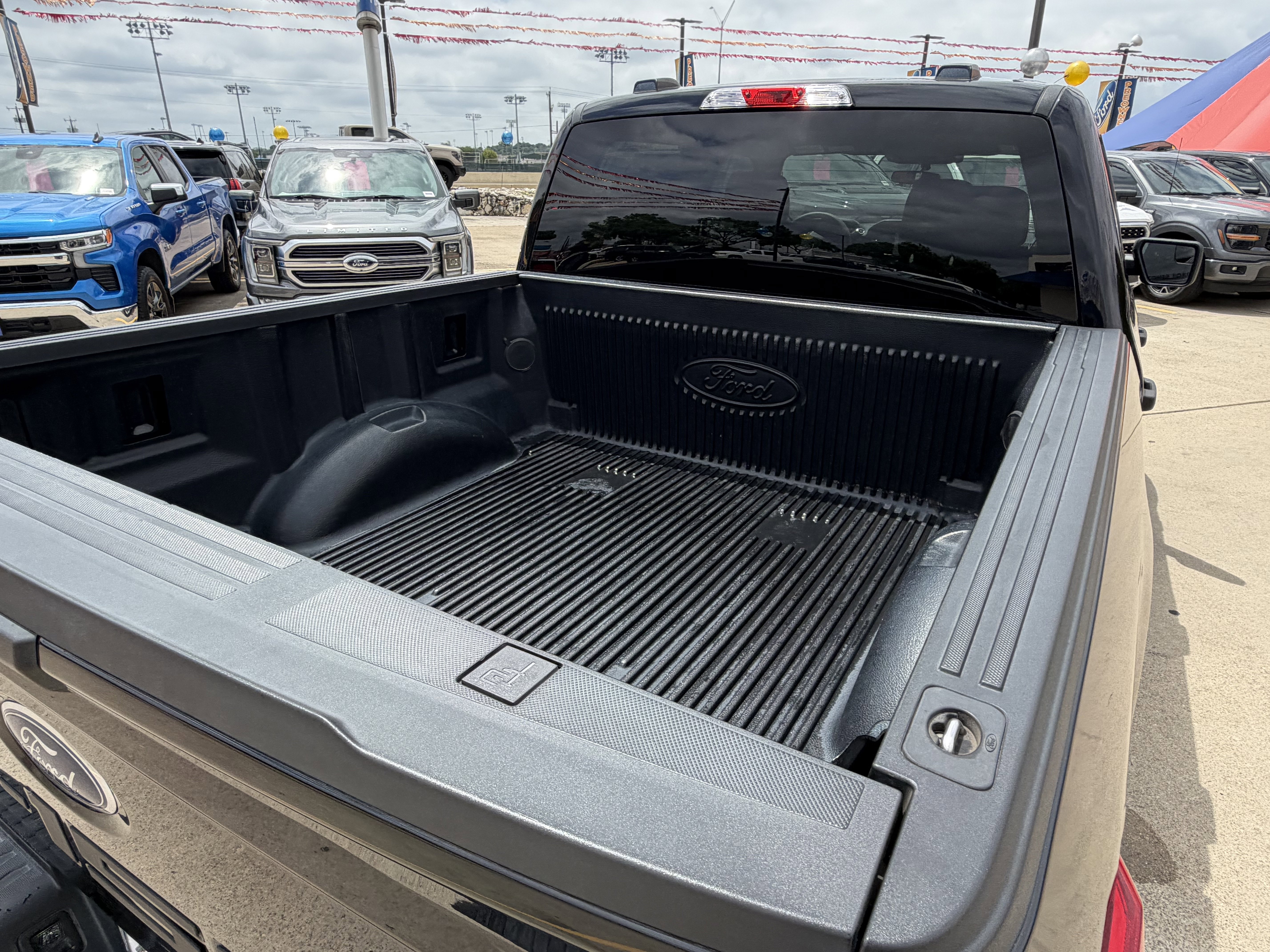 Used 2022 Agate Black Metallic Ford XL image 7