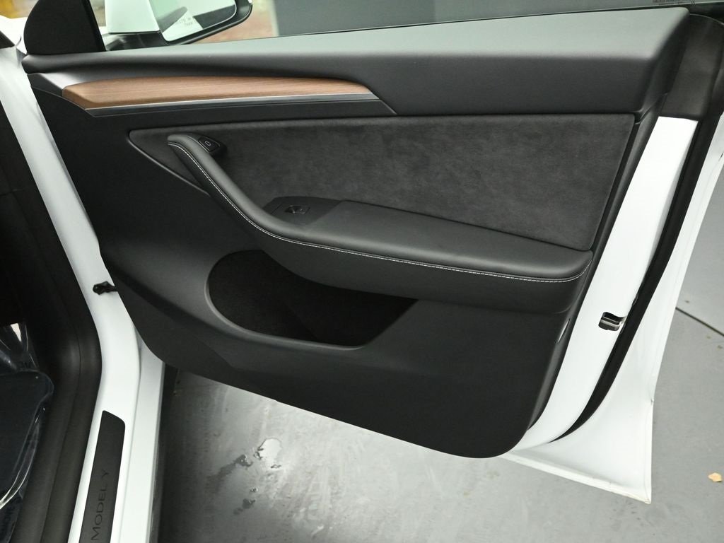 2023 TESLA MODEL Y - Image 27