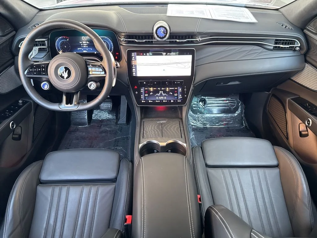 Used 2025 Bianco Maserati Base image 19