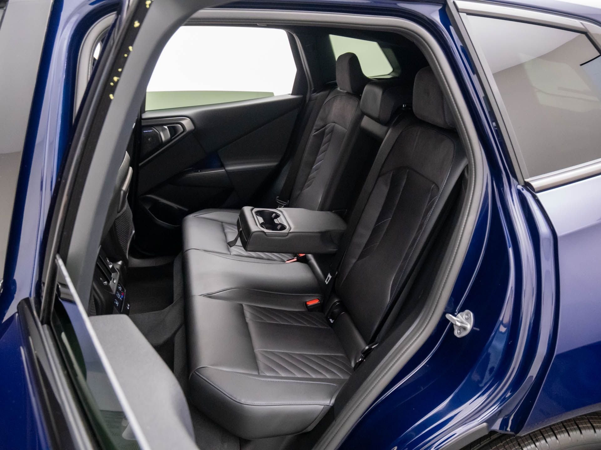 New 2026 Tanzanite Blue II Metallic BMW 30 xDrive image 16