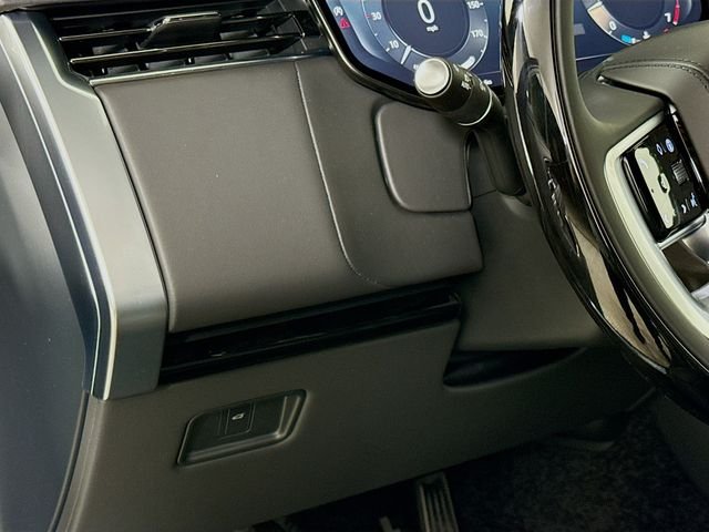 New 2026 Carpathian Grey Land Rover SE image 10