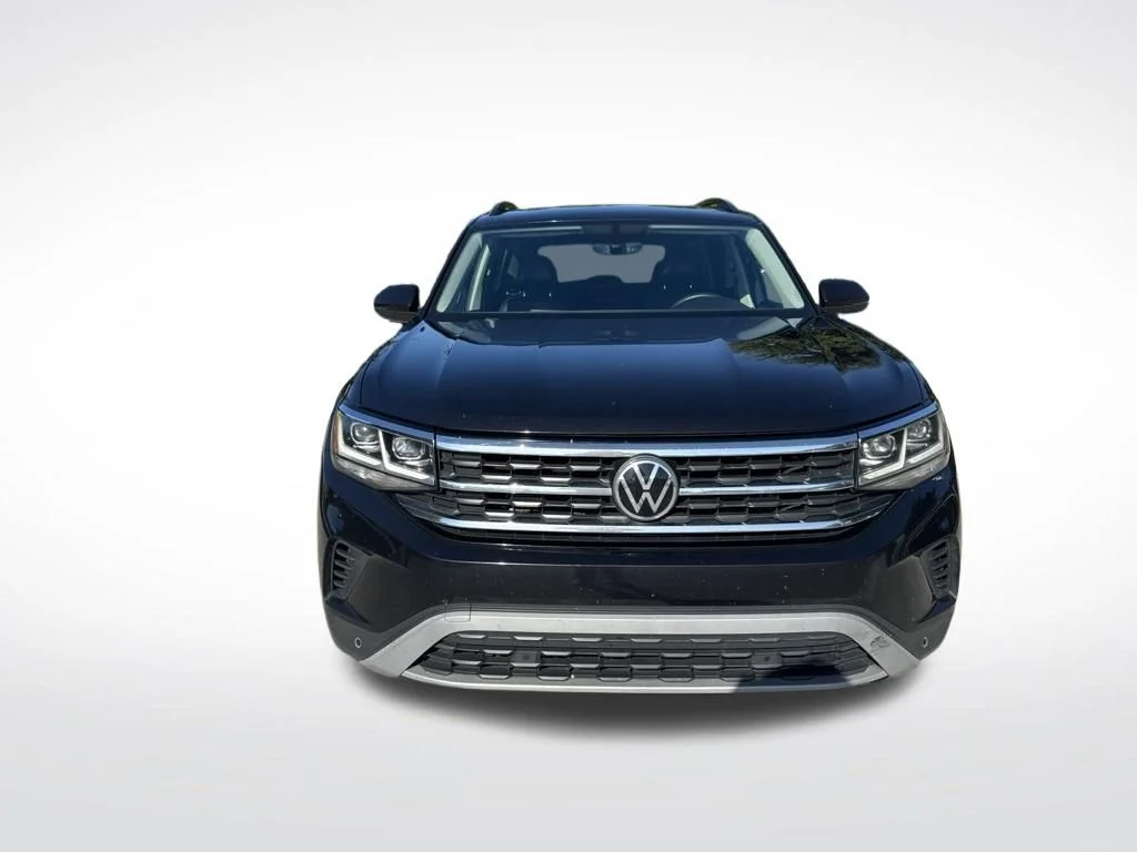 Used 2022 Deep Black Pearl Effect Volkswagen 3.6L V6 SE w/Technology image 3
