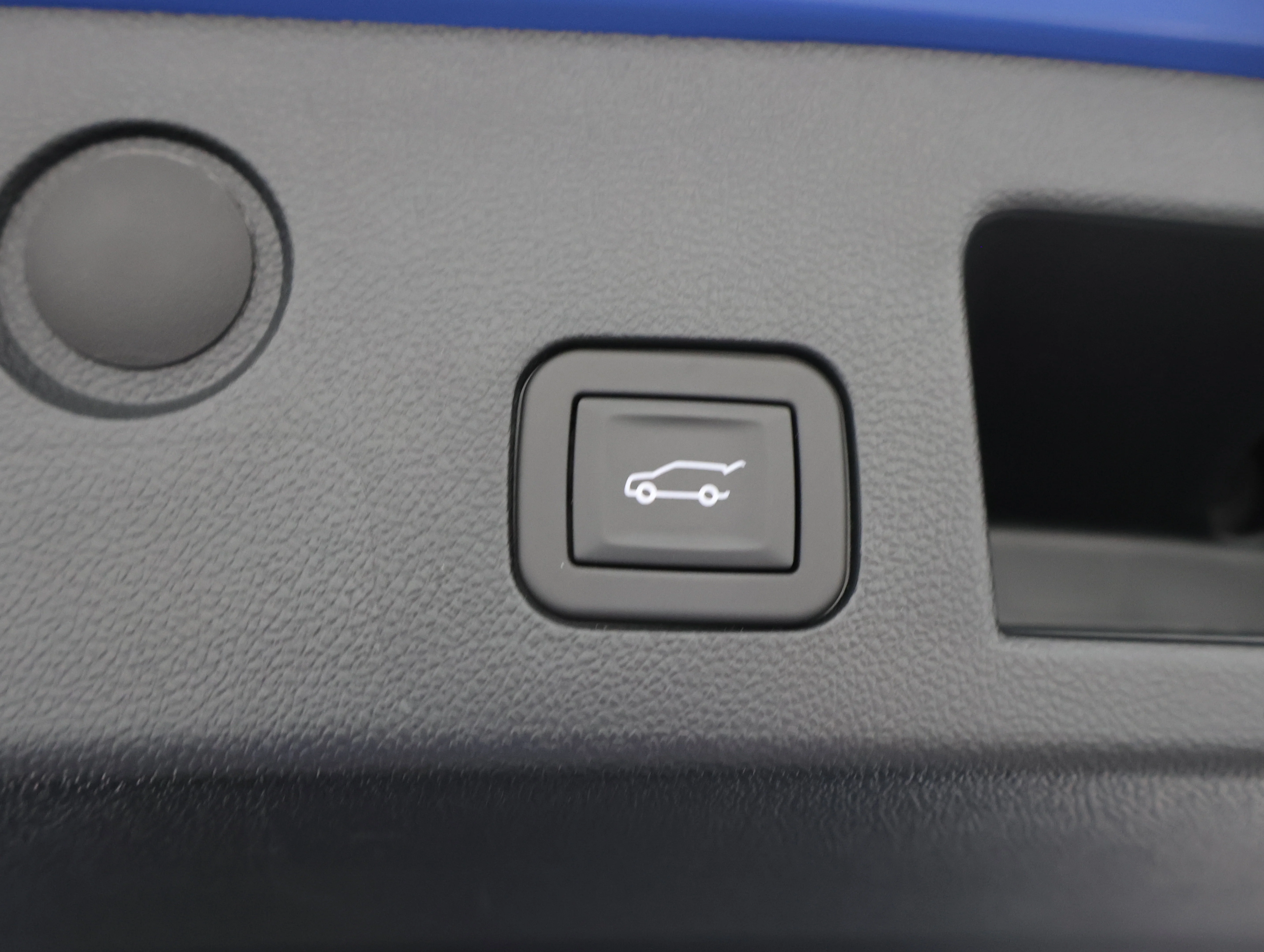 Used 2025 Reef Blue Metallic Chevrolet RS image 35