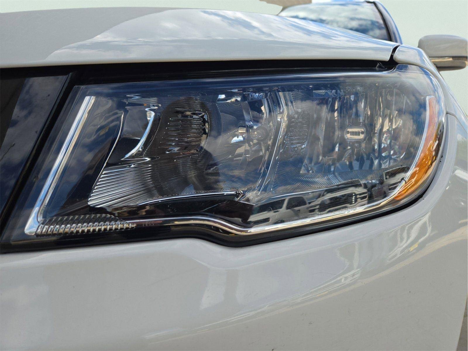 Used 2018 White Clearcoat Jeep Limited image 9
