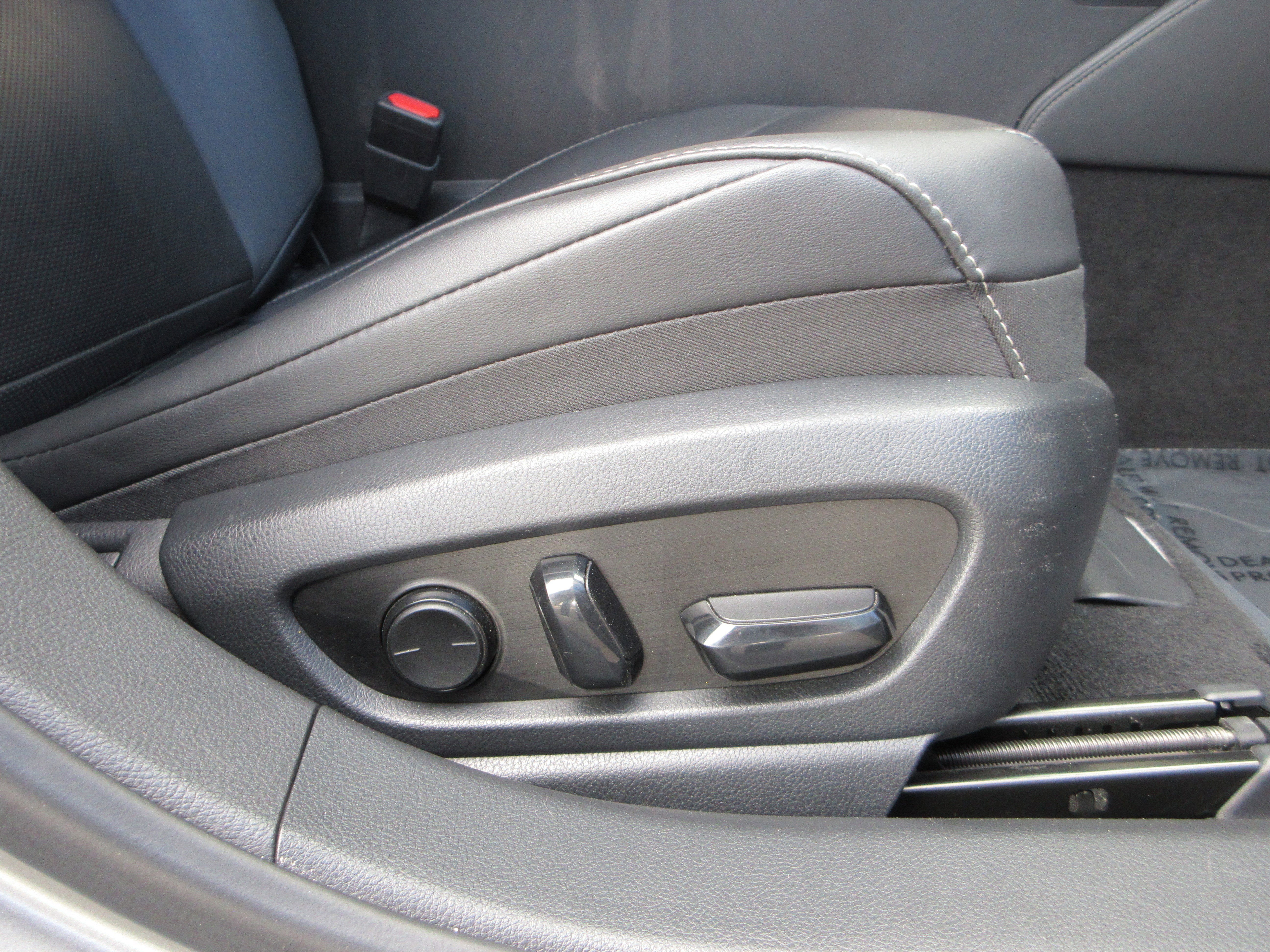 Used 2019 Atomic Silver Lexus 300h image 25