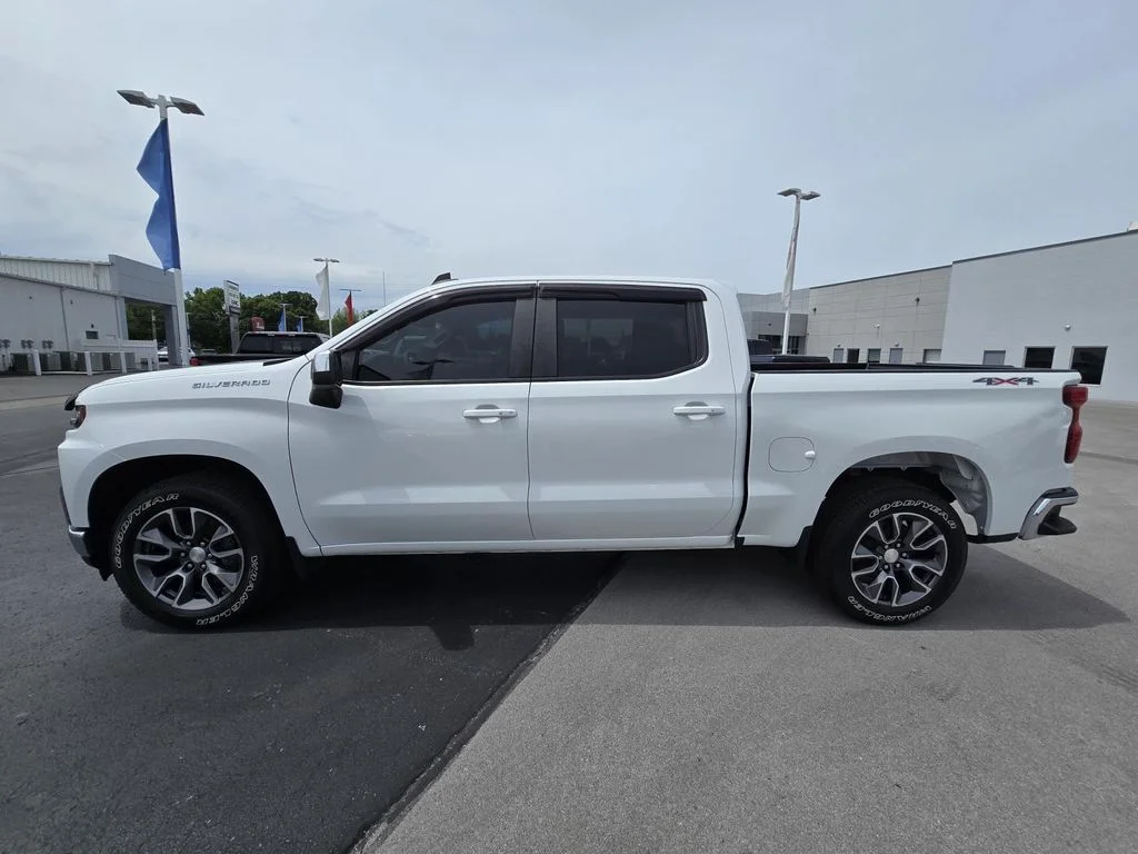 Used 2019 Summit White Chevrolet LT image 4