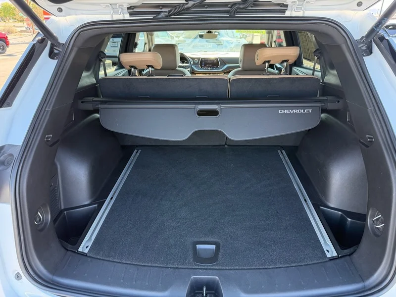 Used 2019 SUMMIT WHITE Chevrolet Premier image 23