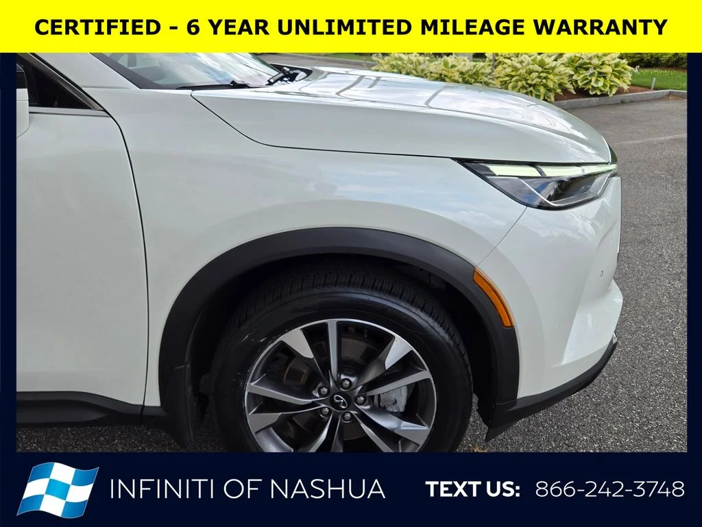 Certified Used 2023 White INFINITI LUXE image 17