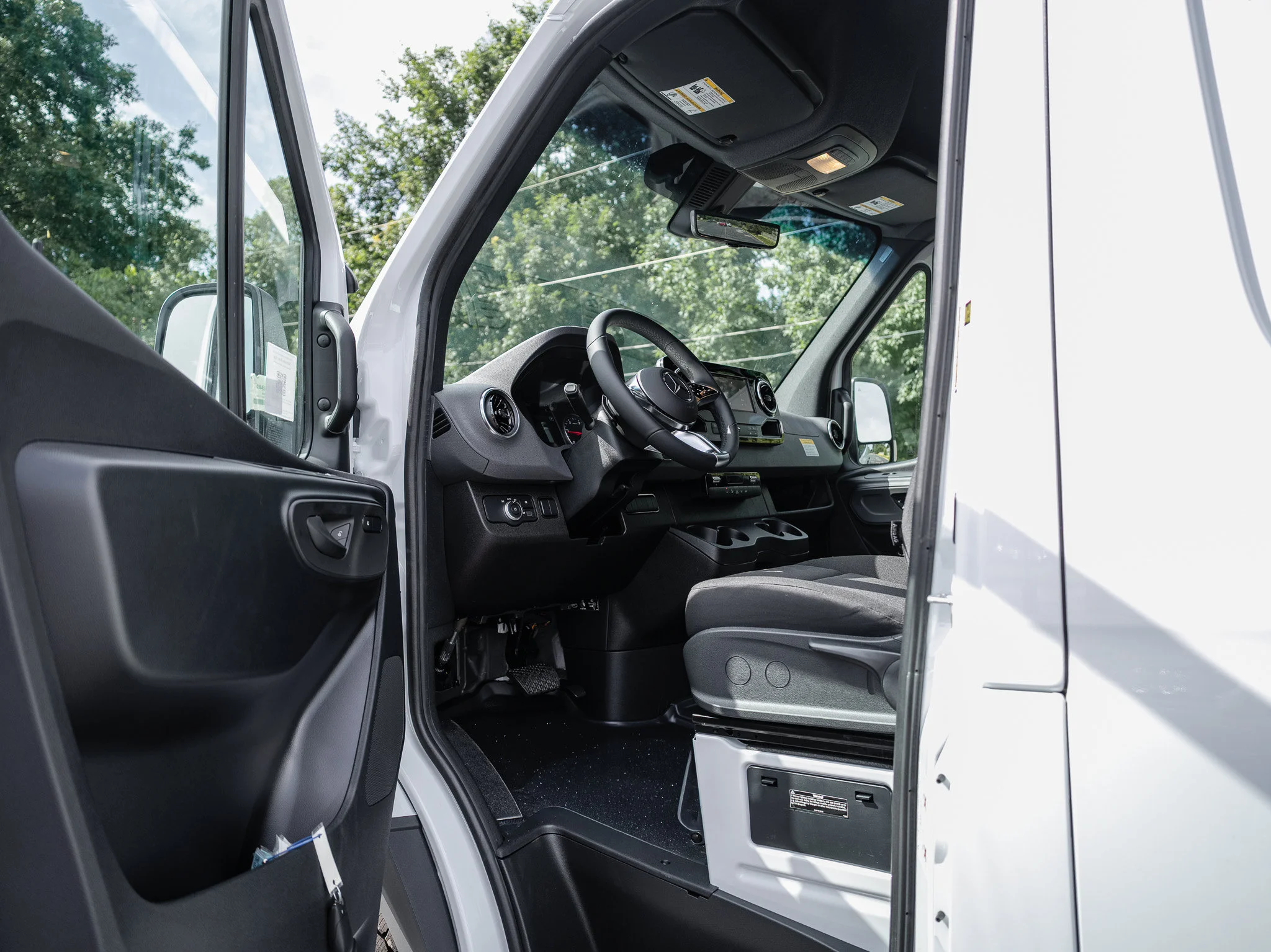 New 2026 ARCTIC WHITE Mercedes-Benz  image 17