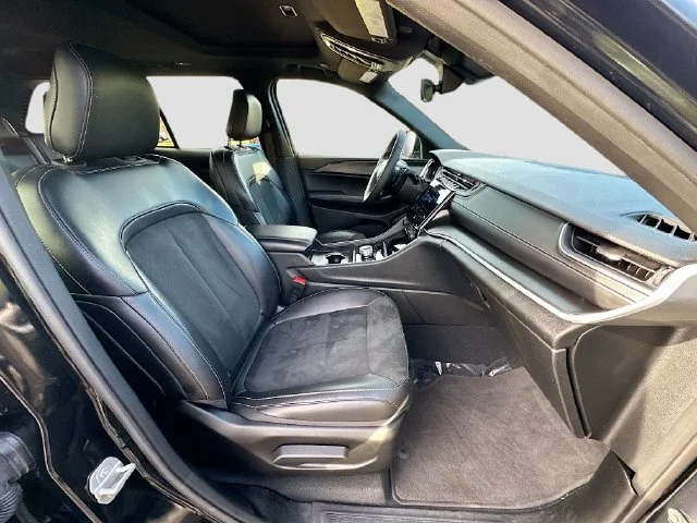 Used 2025 Black Jeep Altitude X image 29