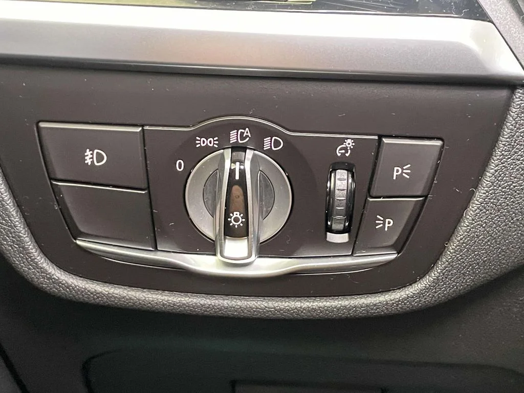 Used 2020 Gray BMW xDrive30i image 34
