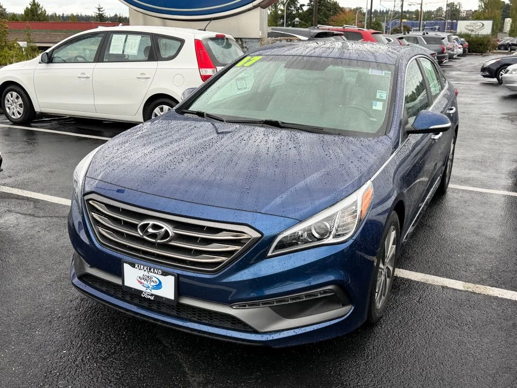 Used 2017 Lakeside Blue Hyundai Sport image 4
