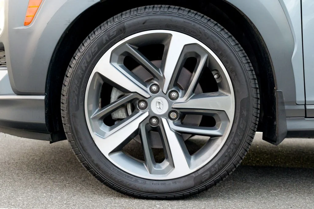 Used 2019 Sonic Silver Hyundai Limited image 15