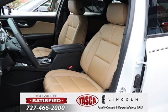 Used 2024 Iridescent Pearl Tricoat Chevrolet Premier image 14