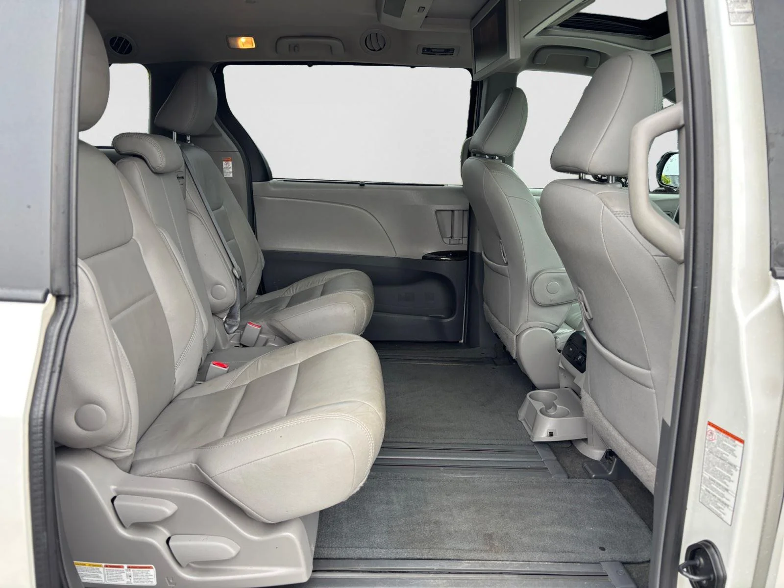 Used 2016 Blizzard Pearl Toyota XLE Premium 8-Passenger image 46
