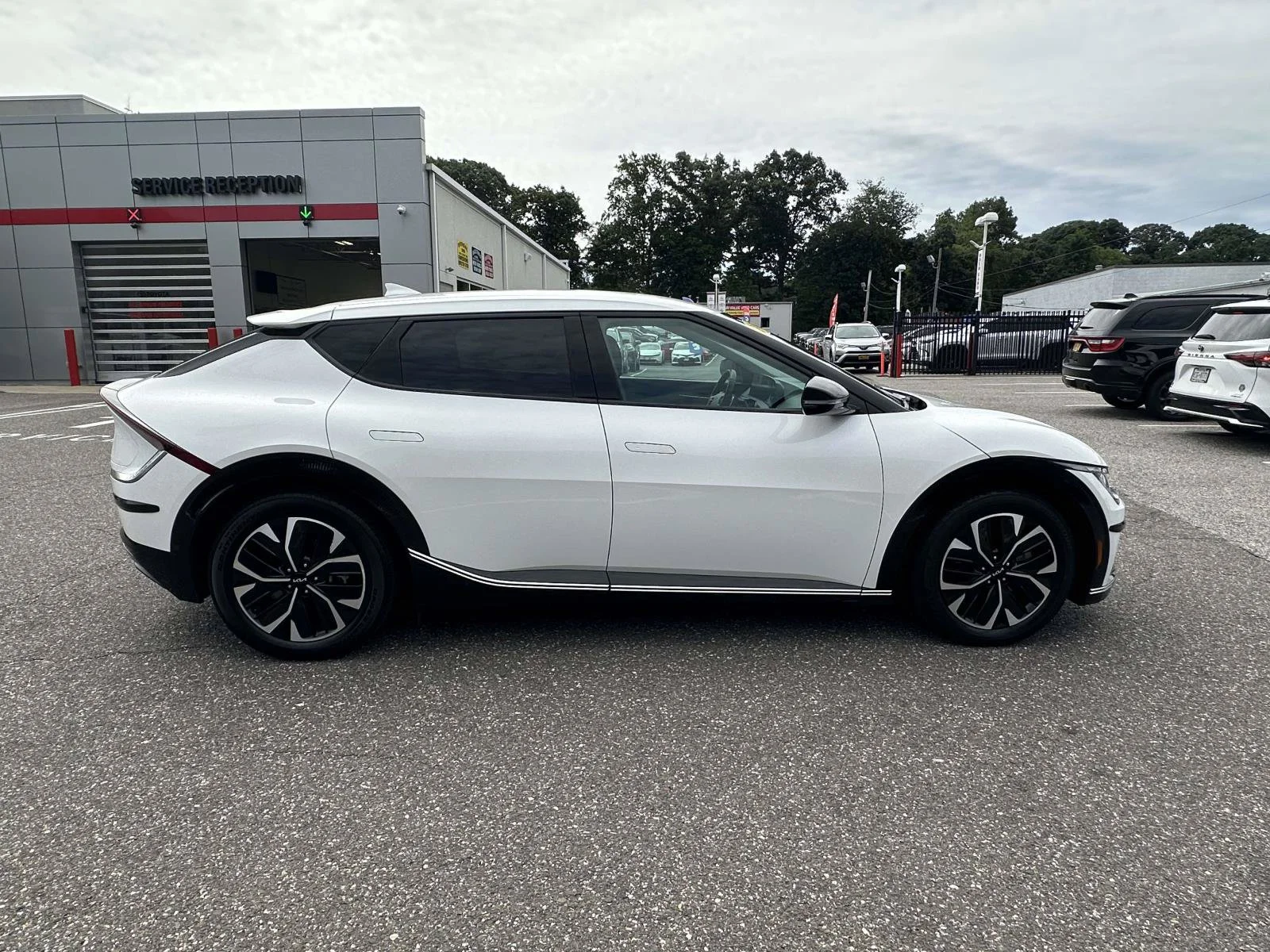 Used 2024 Kia EV6 Wind with VIN KNDC3DLC4R5160335 for sale in Greenvale, NY