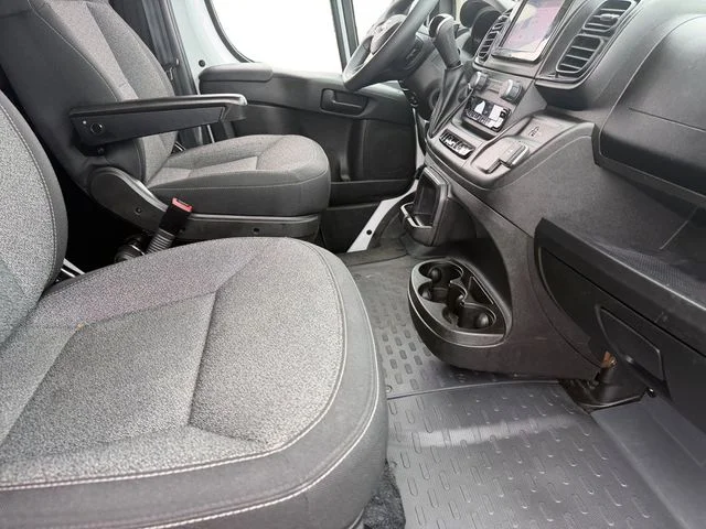 Used 2025 White Ram Base image 15
