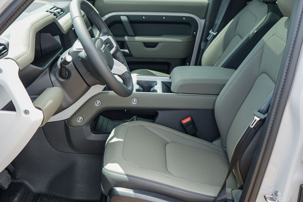 New 2026 Borasco Grey Metallic Land Rover S image 11