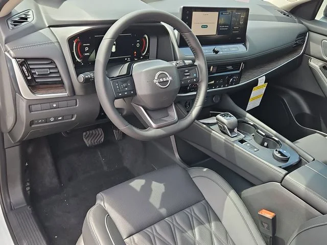New 2026 Everest White Pearl TriCoat / Super Black Two-tone Nissan Platinum image 5