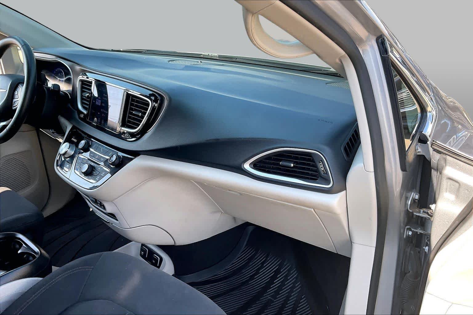 Used 2019 Billet Silver Metallic Clearcoat Chrysler Touring Plus image 17