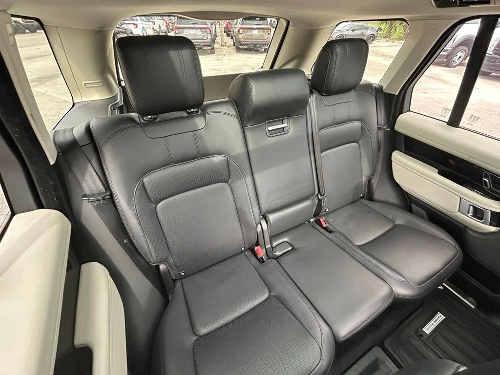 Used 2020 Santorini Black Land Rover HSE image 28
